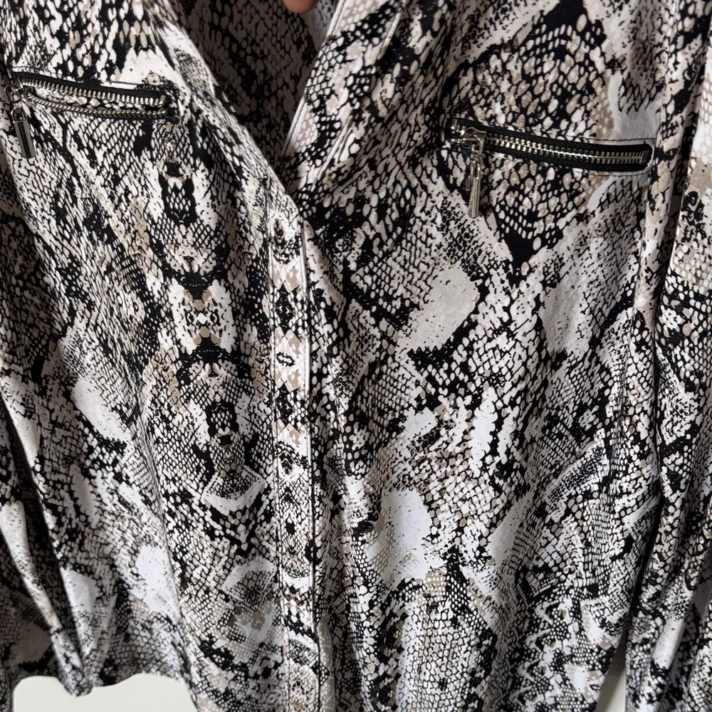 INC International Concepts Women's Monochrome Snake Print Blouse - Picture 3 of 6